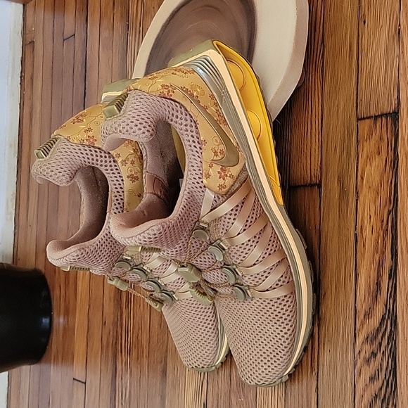 Womens Nike Shox Gravity 'Metallic Gold', Size 8.5 - Picture 2 of 9